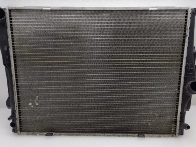 Радиатор охлаждения ДВС для BMW 3er Е90 2005-2011 на фотографиях