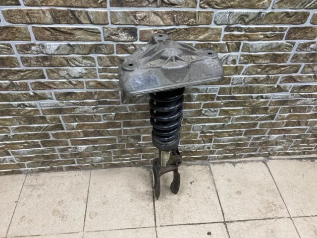 Амортизатор передний левый для Audi Q7 4L 2005-2015 на фотографиях