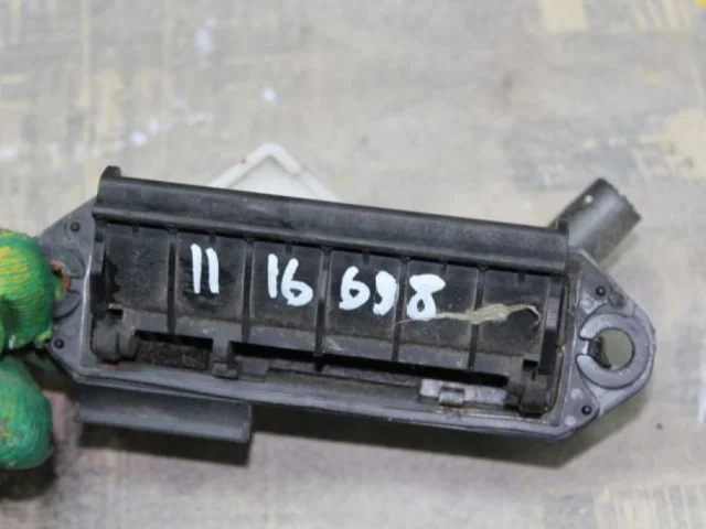 Ручка багажника для Toyota Corolla E120/E130 Хэтчбек 2001-2007 на фотографиях