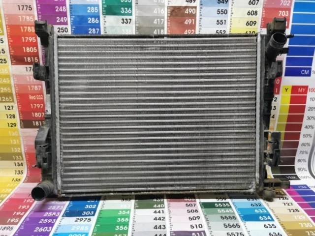 Радиатор охлаждения ДВС для Renault Sandero 5S 2012-2018 на фотографиях