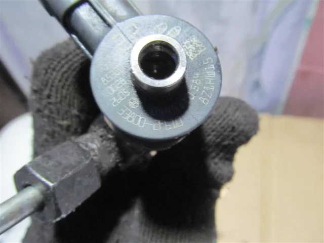 Форсунка топливная для Kia Carnival 3 YP 2015-2020 на фотографиях