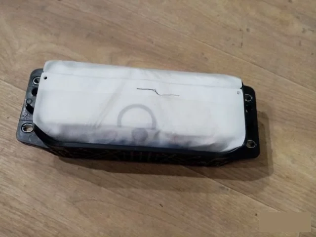 Подушка безопасности пассажира для Audi Q7 4M 2015+ на фотографиях