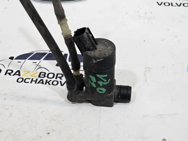 Насос омывателя фар для Volvo C30 MK 2006-2013 на фотографиях