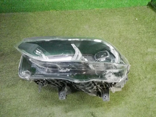 Фара левая для BMW X3 G01 2017-2023 на фотографиях