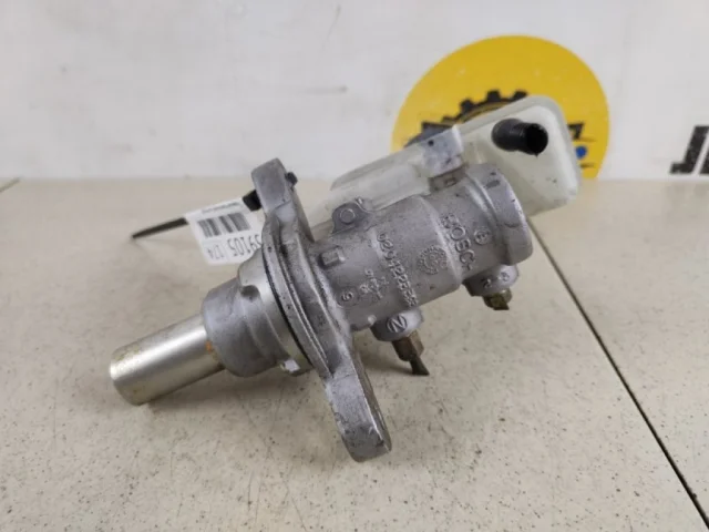 Главный тормозной цилиндр для Suzuki Grand Vitara 2005-2014 на фотографиях