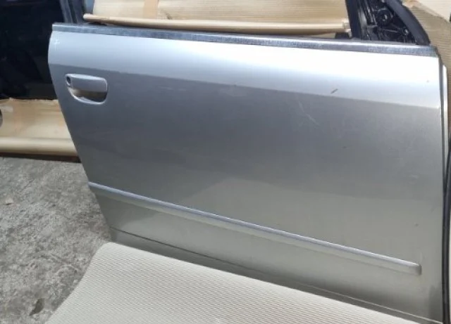 Дверь передняя правая для Audi A4 B6 2000-2004 на фотографиях