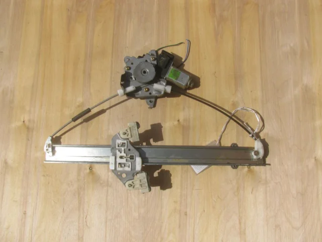Стеклоподъемник передний левый для Nissan Almera Classic B10 2006-2012 на фотографиях