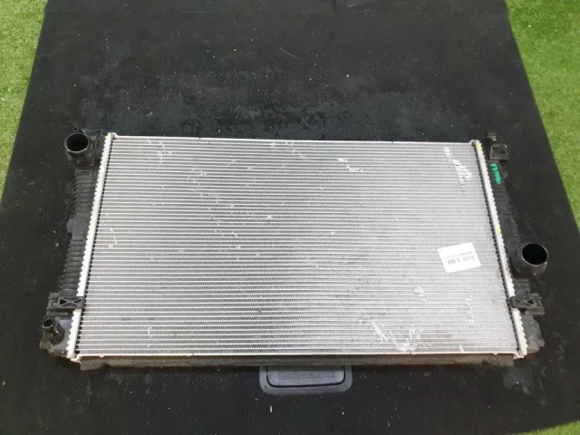 Радиатор охлаждения ДВС для BMW 3er G20 2018+ на фотографиях