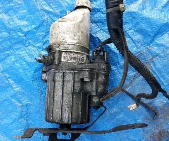 Насос ГУР для Opel Astra H GTC 2004-2014 на фотографиях