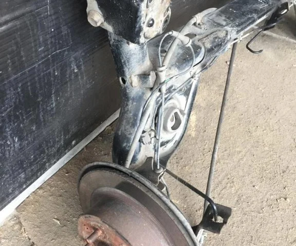 Задний подрамник для Nissan Juke YF15 2010-2014 на фотографиях