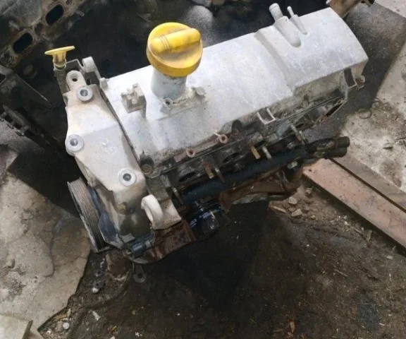 Двигатель без навесного для Renault Logan 2007-2012 (Универсал KS) на фотографиях