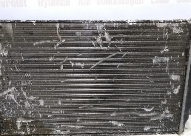 Радиатор охлаждения ДВС для Volkswagen Golf VI (5K) 2008-2012 на фотографиях