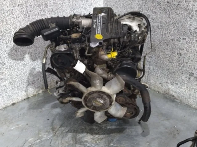 Двигатель без навесного для Mitsubishi Pajero V60 3dr 1999-2006 на фотографиях