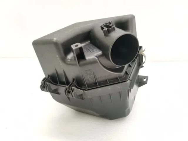 Корпус воздушного фильтра для Toyota RAV4 XA40 rest 2015-2019 на фотографиях