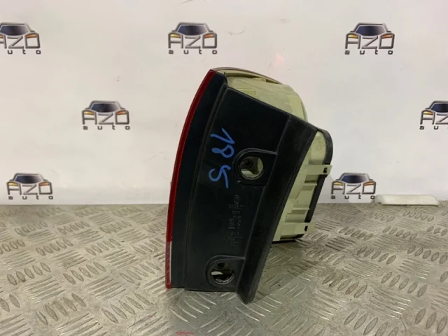 Фонарь левый для Volkswagen Touareg I (7L) 2002-2010 на фотографиях