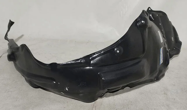 Крылья для Toyota Corolla E140/E150 Седан 2006-2013 на фотографиях