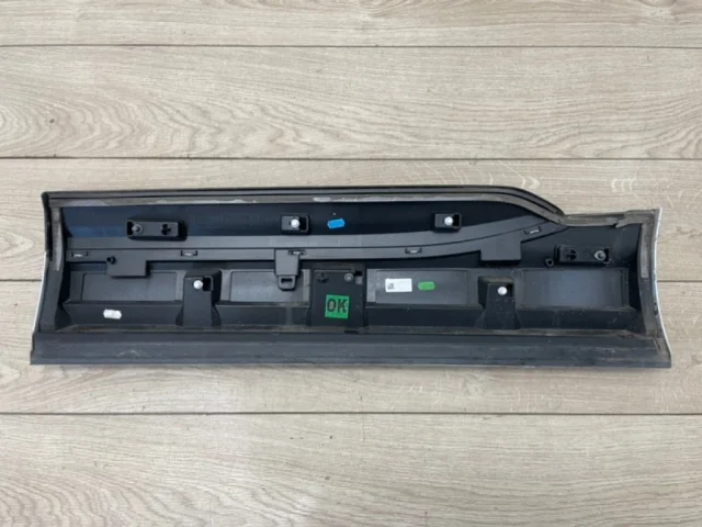 Стекло двери заднее правое для Audi Q7 4M 2015+ на фотографиях