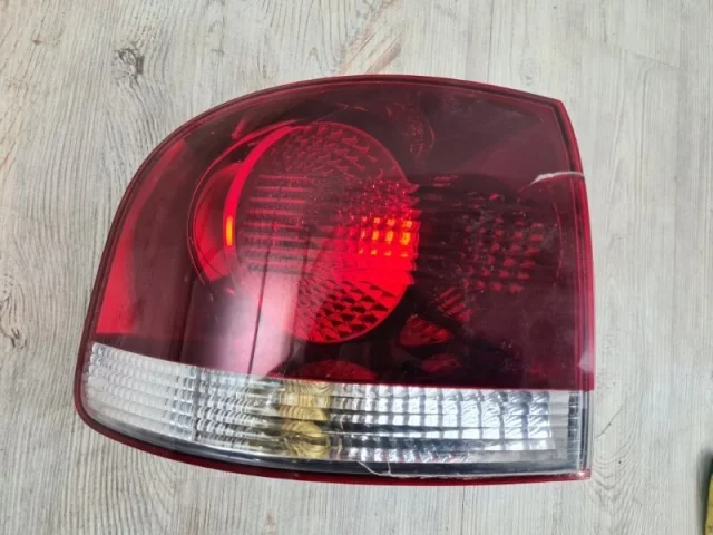 Фонарь левый для Volkswagen Touareg I (7L) 2002-2010 на фотографиях