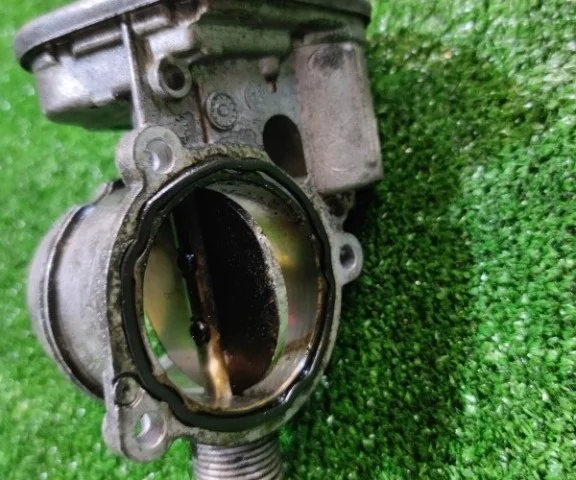 Дроссельная заслонка для BMW X5 Е53 1999-2006 на фотографиях