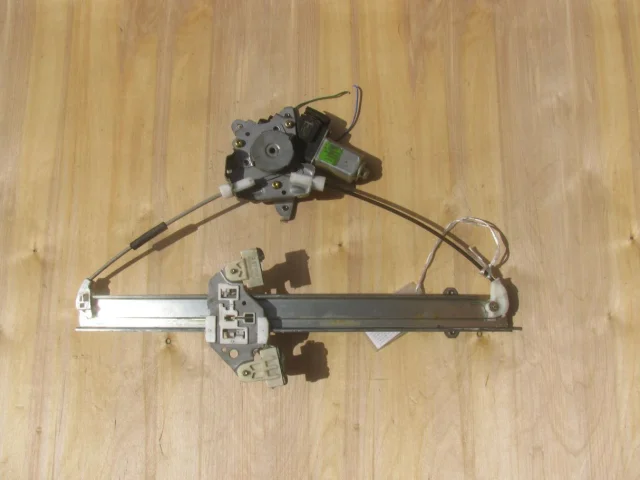Стеклоподъемник передний левый для Nissan Almera Classic B10 2006-2012 на фотографиях