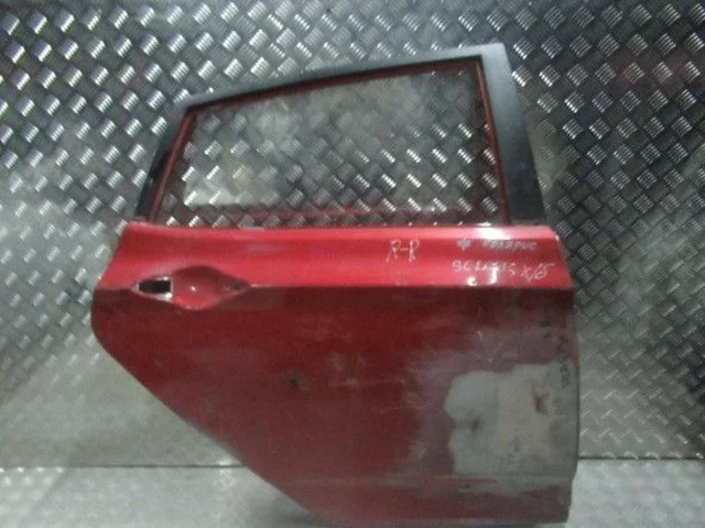 Дверь задняя правая для Hyundai Solaris 1 рестайлинг 2014-2017 на фотографиях