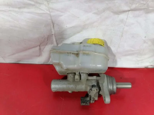 Бачок главного тормозного цилиндра для Skoda Rapid II 2020+ на фотографиях