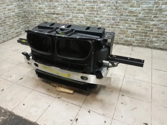 Панель радиатора (телевизор) для BMW X3 F25 2010-2017 на фотографиях