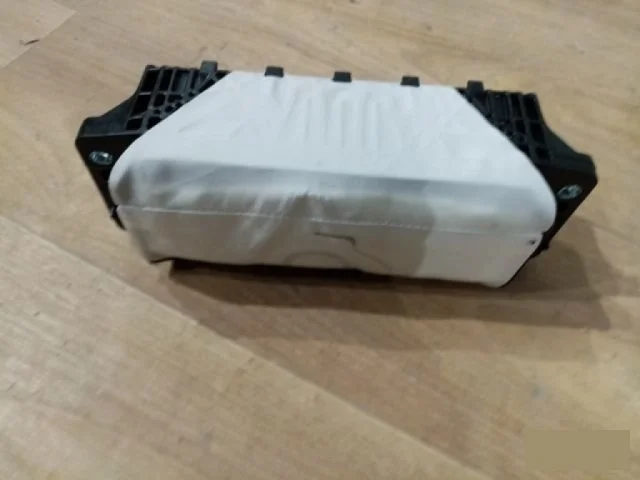 Подушка безопасности пассажира для Audi Q7 4M 2015+ на фотографиях