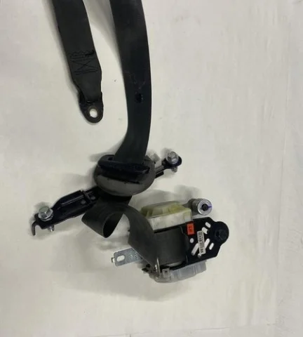 Ремень безопасности передний левый для Kia Rio 3 на фотографиях