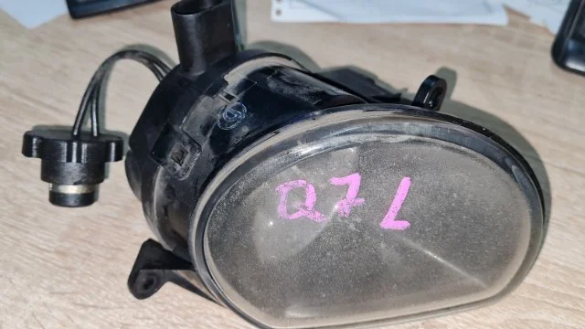 Противотуманка (ПТФ) передняя левая для Audi Q7 4L 2005-2015 на фотографиях