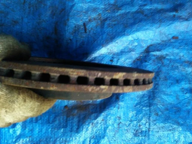 Диски тормозные передние (комплект) для Toyota Corolla E140/E150 Седан 2006-2013 на фотографиях