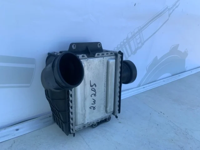 Интеркулер для Mercedes-Benz C class W205 2014-2020 на фотографиях