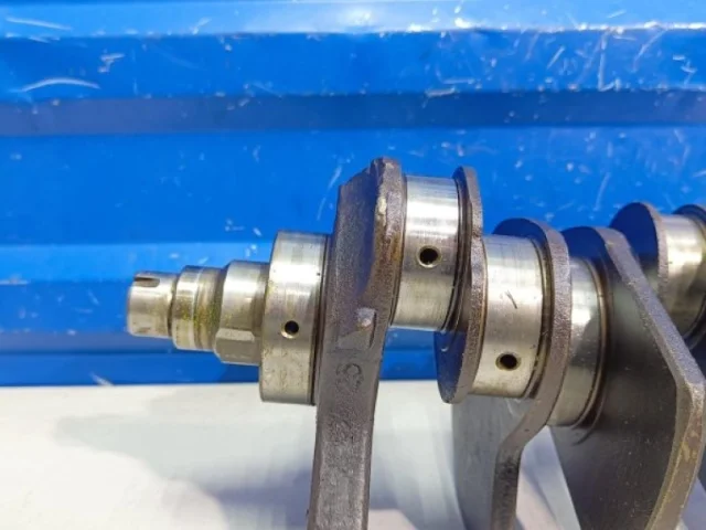 Коленвал для Kia Carnival 1 UP/GQ 1998-2006 на фотографиях