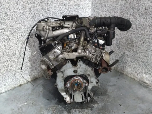 Двигатель без навесного для Mitsubishi Pajero V60 3dr 1999-2006 на фотографиях