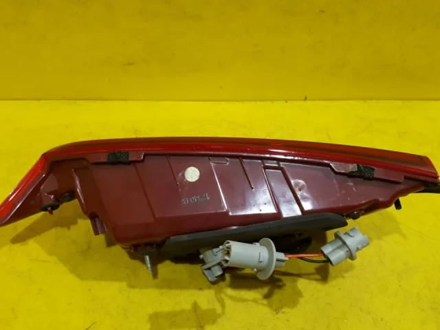 Фонарь внутренний левый для Hyundai Solaris 2 (2017-2022) на фотографиях