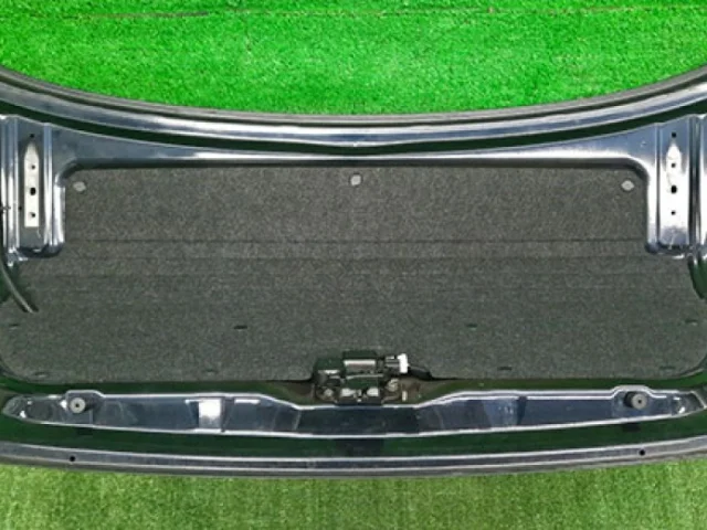 Крышка багажника для Nissan Tiida SC11 Седан 2007-2014 на фотографиях