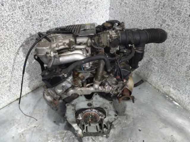 Двигатель без навесного для Mitsubishi Pajero V60 3dr 1999-2006 на фотографиях