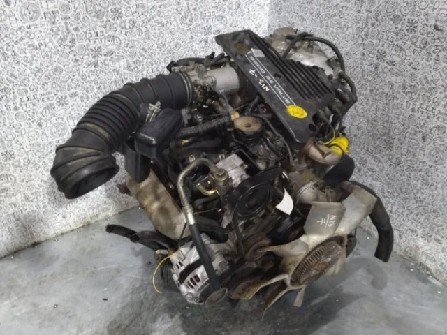 Двигатель без навесного для Mitsubishi Pajero V60 3dr 1999-2006 на фотографиях