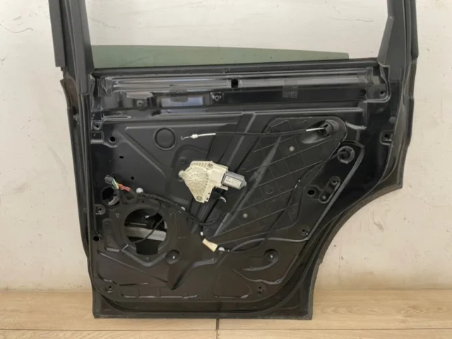 Дверь задняя правая для Audi Q7 4L 2005-2015 на фотографиях