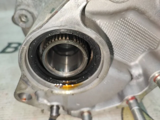 Редуктор переднего моста для Toyota RAV4 XA40 rest 2015-2019 на фотографиях
