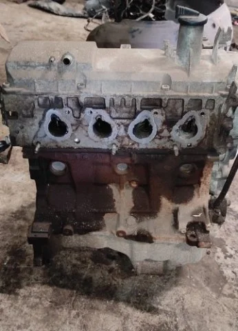 Двигатель без навесного для Renault Logan 2007-2012 (Универсал KS) на фотографиях