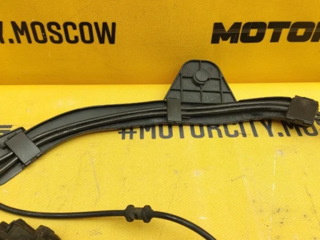 Датчик ABS передний правый для Mercedes-Benz E class W211 2002-2009 на фотографиях