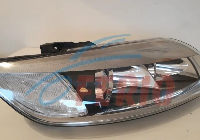 Фара правая для Audi Q7 4L 2005-2015 на фотографиях