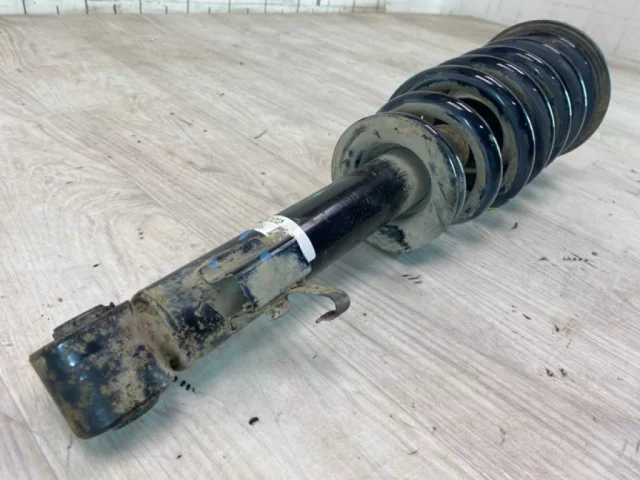 Амортизатор для Mitsubishi Pajero V70 5dr 1999-2006 на фотографиях