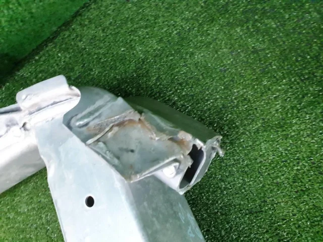 Усилитель бампера передний верхний для Audi Q7 4M 2015+ на фотографиях