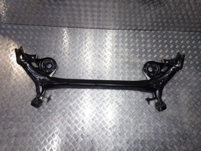 Задняя балка для Toyota Corolla E180 rest (RU) 2016-2019 на фотографиях