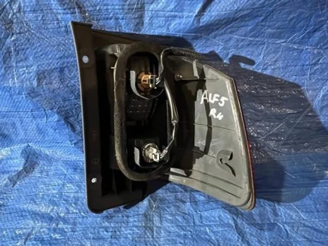 Фонарь правый для Toyota Alphard H10 2002-2008 на фотографиях