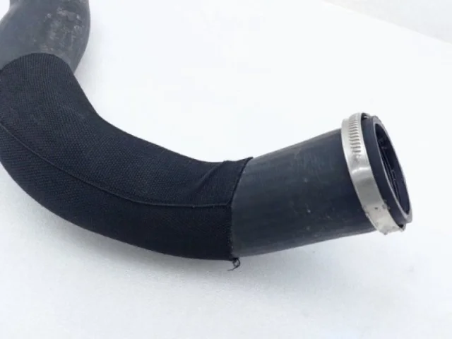 Патрубок интеркулера для Audi Q7 4M 2015+ на фотографиях