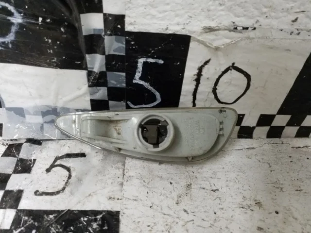 Поворотник передний правый для Hyundai Solaris 1 рестайлинг 2014-2017 на фотографиях