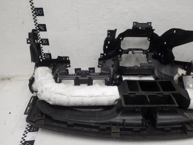 Накладка панели приборов для Hyundai Solaris 1 RB (2011-2013) на фотографиях